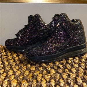 YRU Black Glitter Qozomo Aiire Sneakers 7M